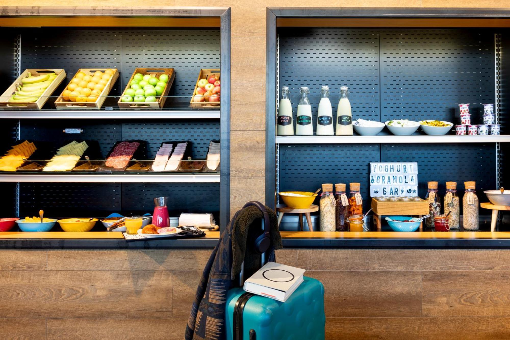Moxy Edinburgh Airport Hotel Инглистън Екстериор снимка