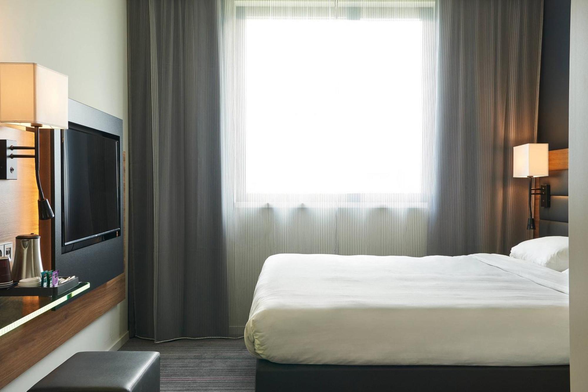 Moxy Edinburgh Airport Hotel Инглистън Екстериор снимка
