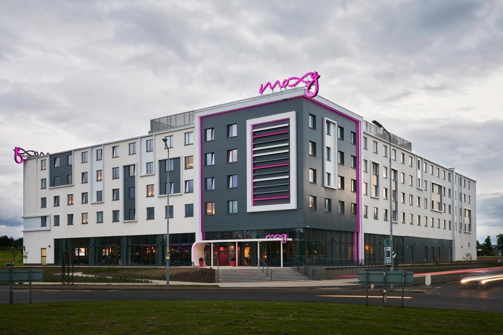 Moxy Edinburgh Airport Hotel Инглистън Екстериор снимка