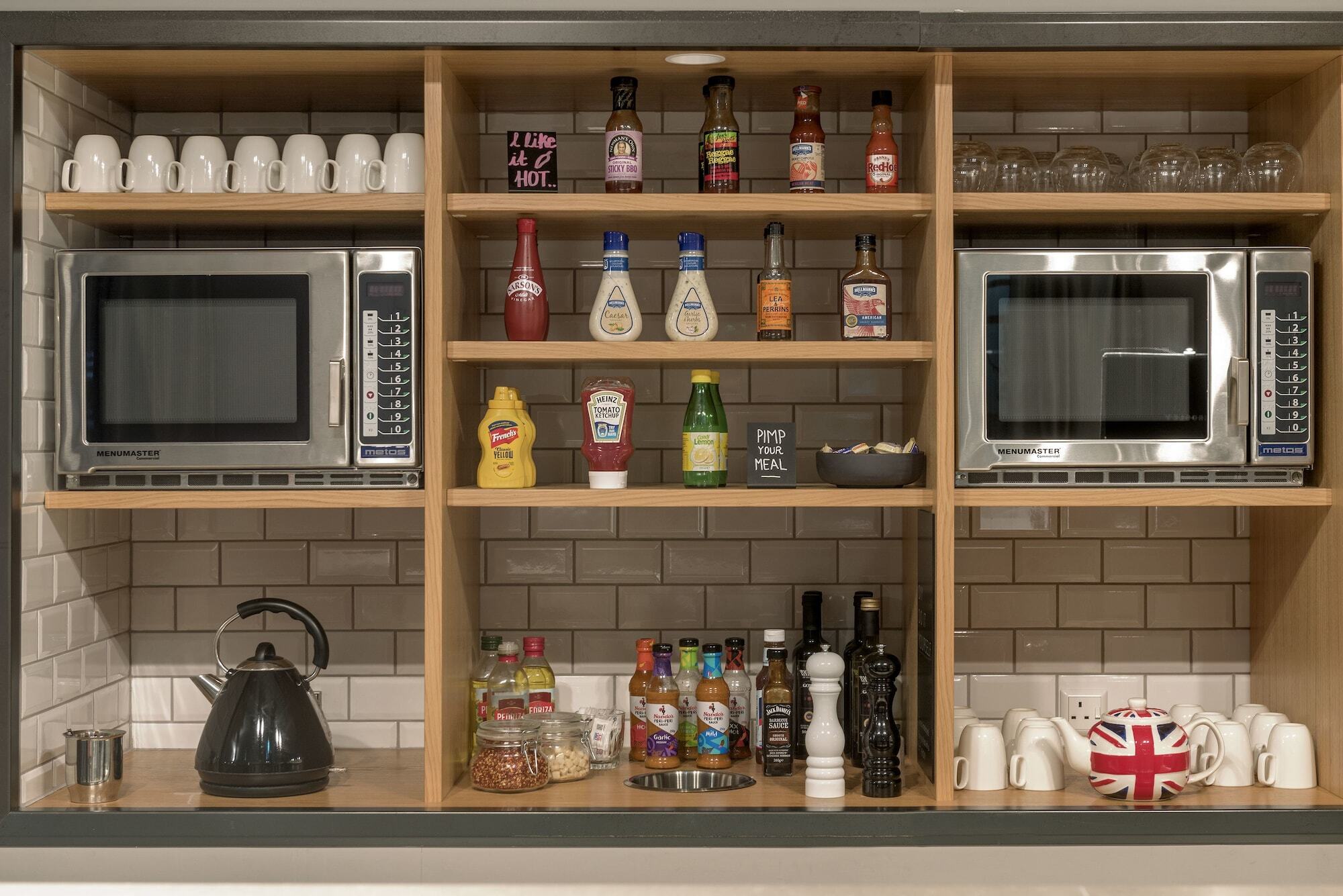 Moxy Edinburgh Airport Hotel Инглистън Екстериор снимка