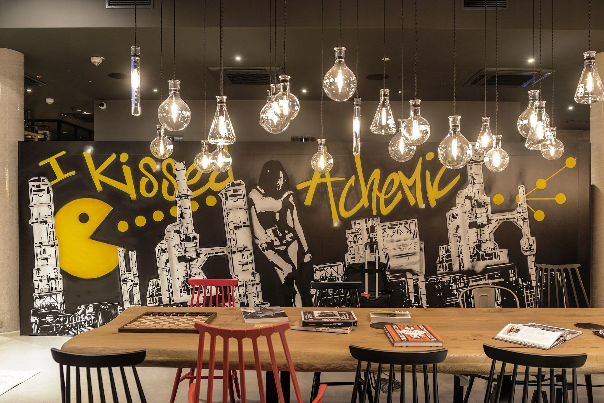 Moxy Edinburgh Airport Hotel Инглистън Екстериор снимка