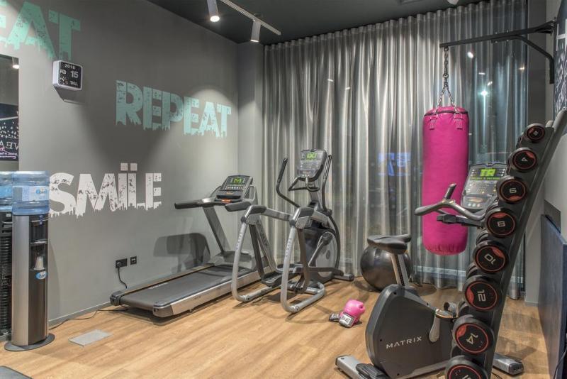 Moxy Edinburgh Airport Hotel Инглистън Екстериор снимка
