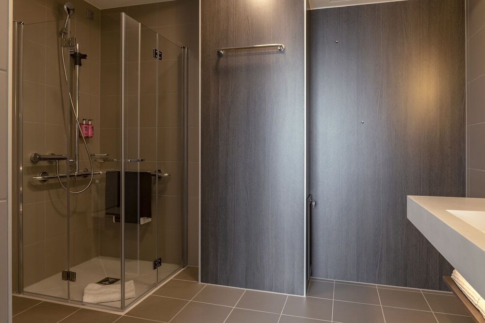 Moxy Edinburgh Airport Hotel Инглистън Екстериор снимка